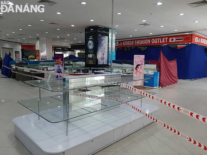 Stalls selling non-essentials at the BigC Mall are not allowed to open