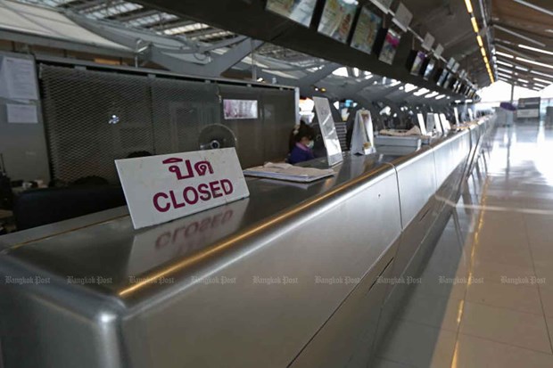 The check-in counter of Thai Airways International is closed at Suvarnabhumi airport in Samut Prakan province. (Photo:bangkokpost.com)