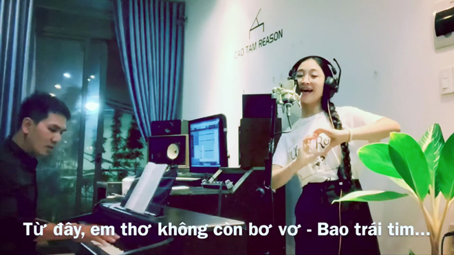 Ca khúc “Trái tim Việt Nam” của Cao Tâm được học trò là Trịnh Hồng Minh (Quán quân chương trình Giọng hát Việt Nhí 2015) thể hiện. (Ảnh do nhạc sĩ Cao Tâm cung cấp).