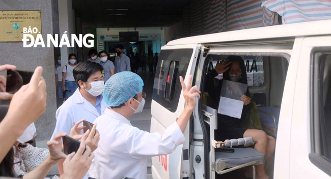 The Da Nang Emergency Centre 115 has prepared an ambulance to bring the woman back home 