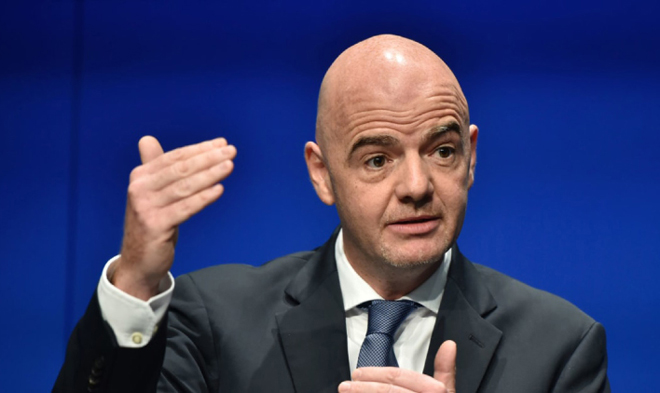 Chủ tịch FIFA Infantino (ảnh) khẳng định cho phép các giải vô địch quốc gia được lùi thời gian “vô thời hạn”. Ảnh: AFP