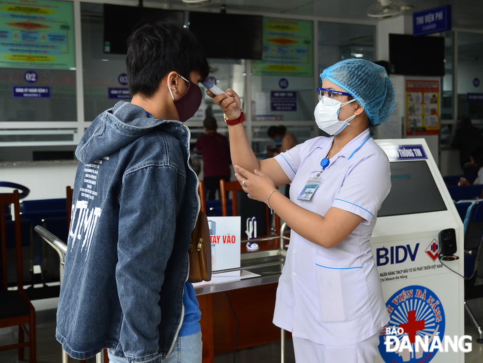Visitors to the Da Nang Cardiovascular Centre will also have their temperature screened, as well as ...