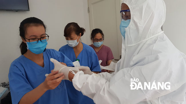 A doctor wearing protective suit and 2-layer gloves to treat infected patients
