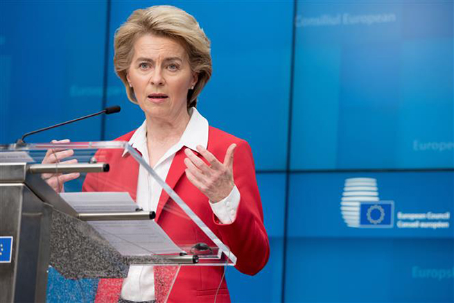 Chủ tịch Ủy ban châu Âu Ursula von der Leyen trong cuộc họp báo tại Brussels, Bỉ. Ảnh: THX/TTXVN