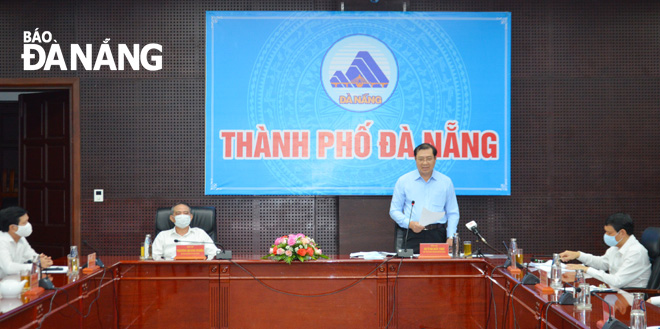 Bí thư Thành ủy Trương Quang Nghĩa và Chủ tịch UBND thành phố Huỳnh Đức Thơ chủ trì điểm cầu Đà Nẵng. Ảnh NGỌC PHÚ