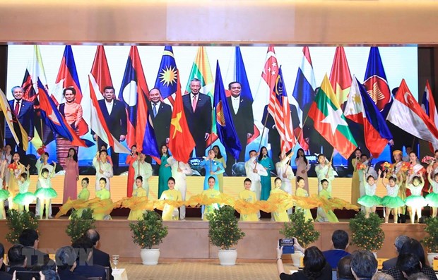 An art performance at the launching ceremony of ASEAN Chairmanship Year in Vietnam (Source: VNA)