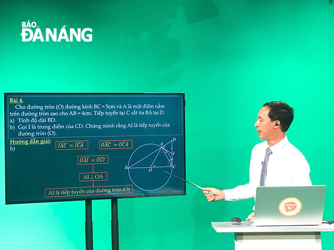 Lessons for 9th and 12th graders are available on Da Nang Radio and Television (DRT) channels