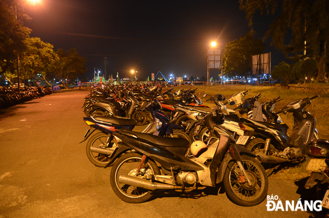 All visitors to the market are required to park their motorbikes at the outside parking area instead of driving directly into the market as previously in order to limit the spread of coronavirus.  