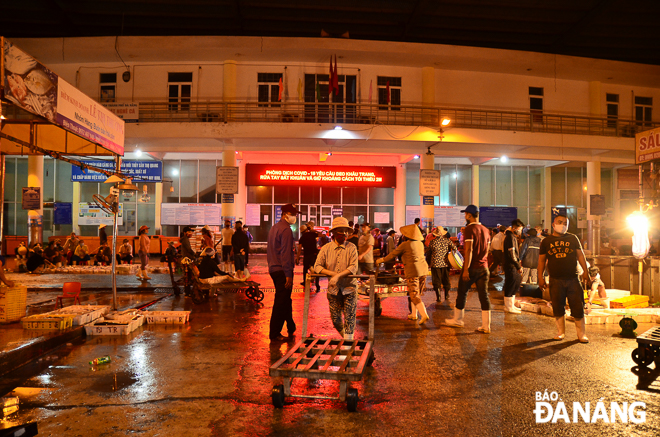 In an effort to stem the spread of the deadly virus, local residents are not allowed to visit the market in the early morning to buy seafood