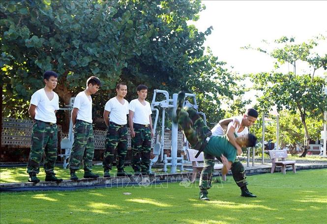 Luyện tập võ thuật, sẵn sàng chiến đấu là một trong những nhiệm vụ được đặt lên hàng đầu của cán bộ, chiến sĩ làm nhiệm vụ tại quần đảo Trường Sa. Ảnh: Hoàng Hùng/TTXVN