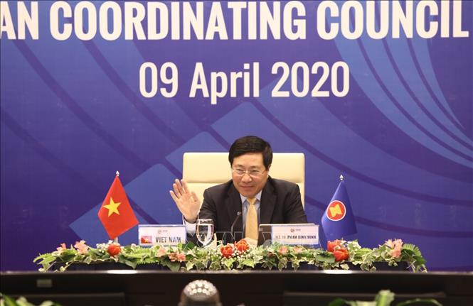 Phó Thủ tướng, Bộ trưởng Bộ Ngoại giao Phạm Bình Minh chủ trì Hội nghị trực tuyến Hội đồng điều phối ASEAN (ACC-25) lần thứ 25, tại Hà Nội, sáng 9/4/2020. Ảnh: Văn Điệp/TTXVN