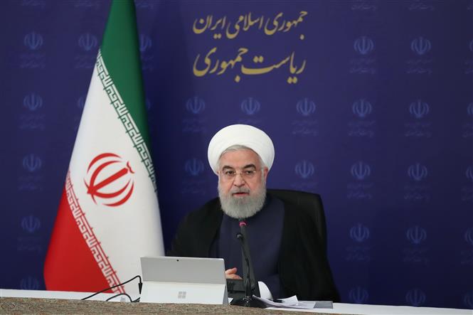 Tổng thống Iran Hassan Rouhani chủ trì cuộc họp nội các tại Tehran ngày 8/4/2020. Ảnh: AFP/TTXVN
