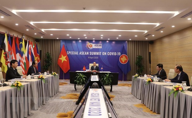 Prime Minister Nguyen Xuan Phuc (C) addresses Special ASEAN Summit (Source: VNA)