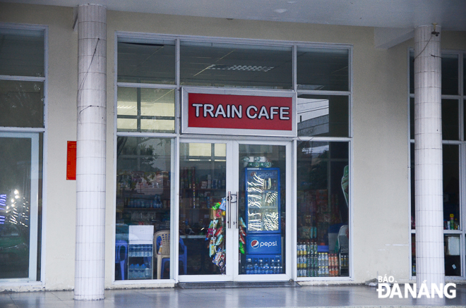 A coffee shop at the railway station closed