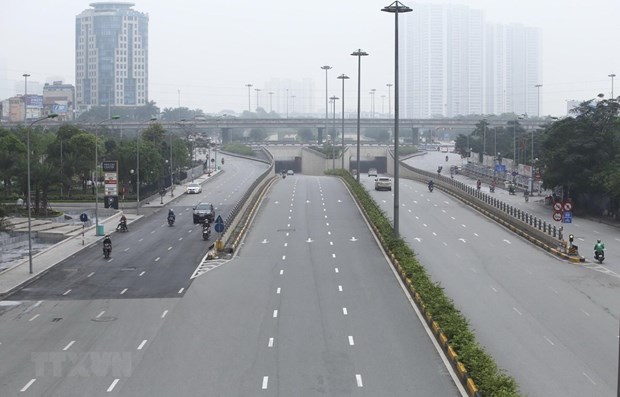 Tran Duy Hung street in Ha Noi is deserted during the period of social distancing (Photo: VNA)