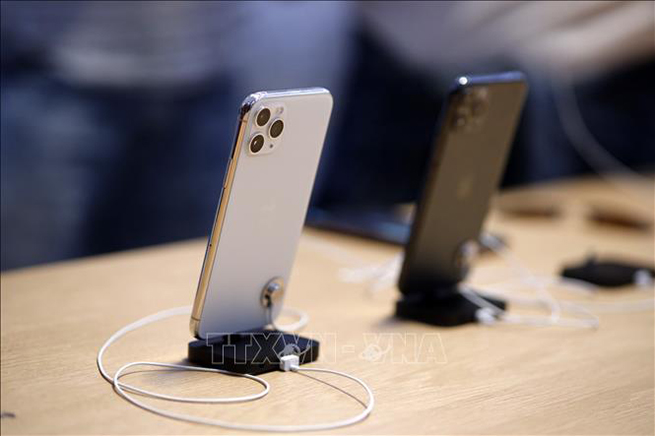 Điện thoại iPhone 11 của Apple được trưng bày tại cửa hàng ở New York, Mỹ, ngày 21-9-2019. Ảnh minh họa: THX/TTXVN