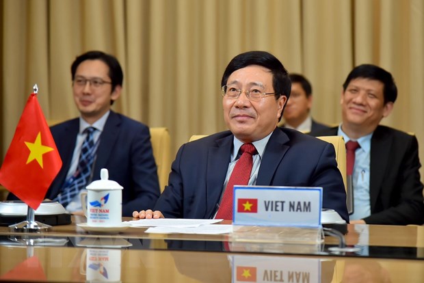 Phó Thủ tướng, Bộ trưởng Ngoại giao Phạm Bình Minh tham dự hội nghị trực tuyến. (Ảnh: TTXVN phát)