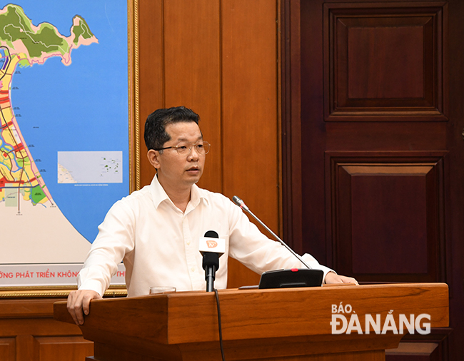 Phó Bí thư Thường trực Thành ủy Nguyễn Văn Quảng phát biểu tại hội nghị. Ảnh: ĐẶNG NỞ