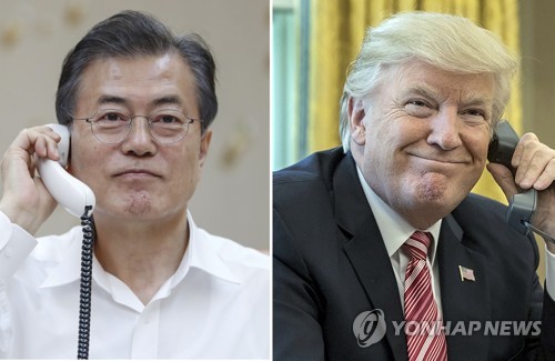 Tổng thống Mỹ Donald Trump (phải) và Tổng thống Hàn Quốc Moon Jae-in trong một cuộc điện đàm. Ảnh: Yonhap