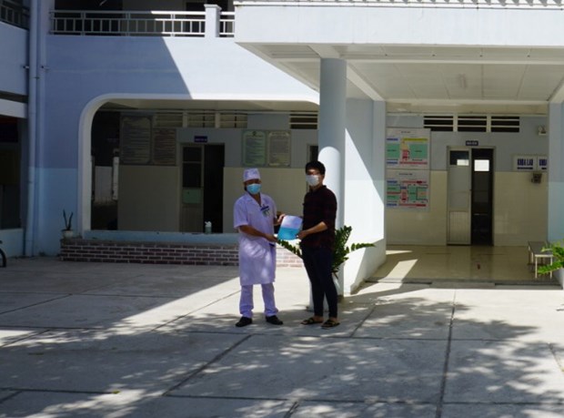 Bệnh nhân mắc COVID-19 được công bố khỏi bệnh tại Bệnh viện Đa khoa tỉnh Bạc Liêu. (Ảnh: Vietnam+)