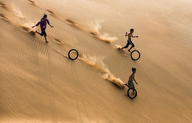 Vietnamese children playing on a sand dune are featured in the photo, Mot Tro Choi Don Gian Cua Tre Nho Khap The Gioi (A Simple Game Played by Children all over the World), by Vietnamese photographer Tran Tuan Viet. The picture won the World’s Best Photo of Fun contest, #Fun2020, launched by the photo app Agora. - Photo courtesy of the organiser