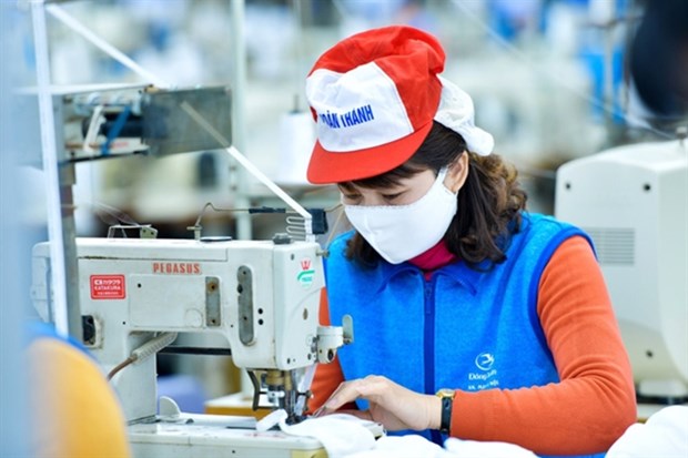 A face mask production line at Vinatex. Many Vietnamese brands have affirmed their reputation amid COVID-19. (Photo: hanoimoi.vn)