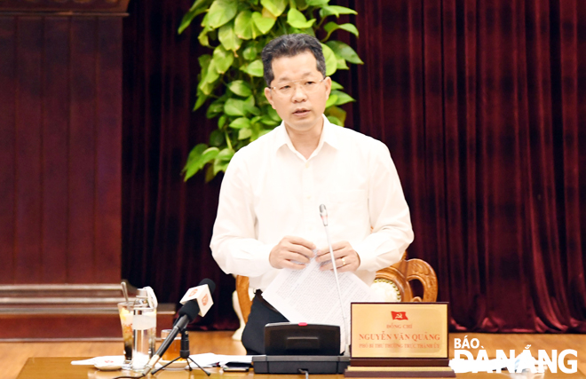 Phó Bí thư Thường trực Thành ủy Nguyễn Văn Quảng phát biểu kết luận tại hội nghị. Ảnh: ĐẶNG NỞ
