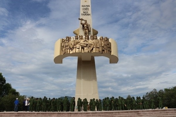 Tượng đài Chiến thắng Núi Thành tại Quảng Nam.