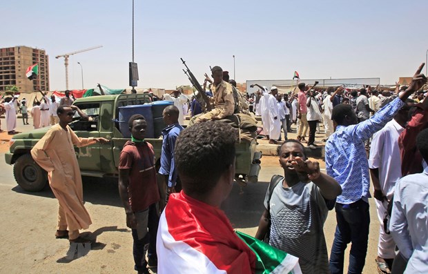 Protesters gather outside military headquarters in Khartoum, Sudan, on May 3, 2019 (Photo: AFP)