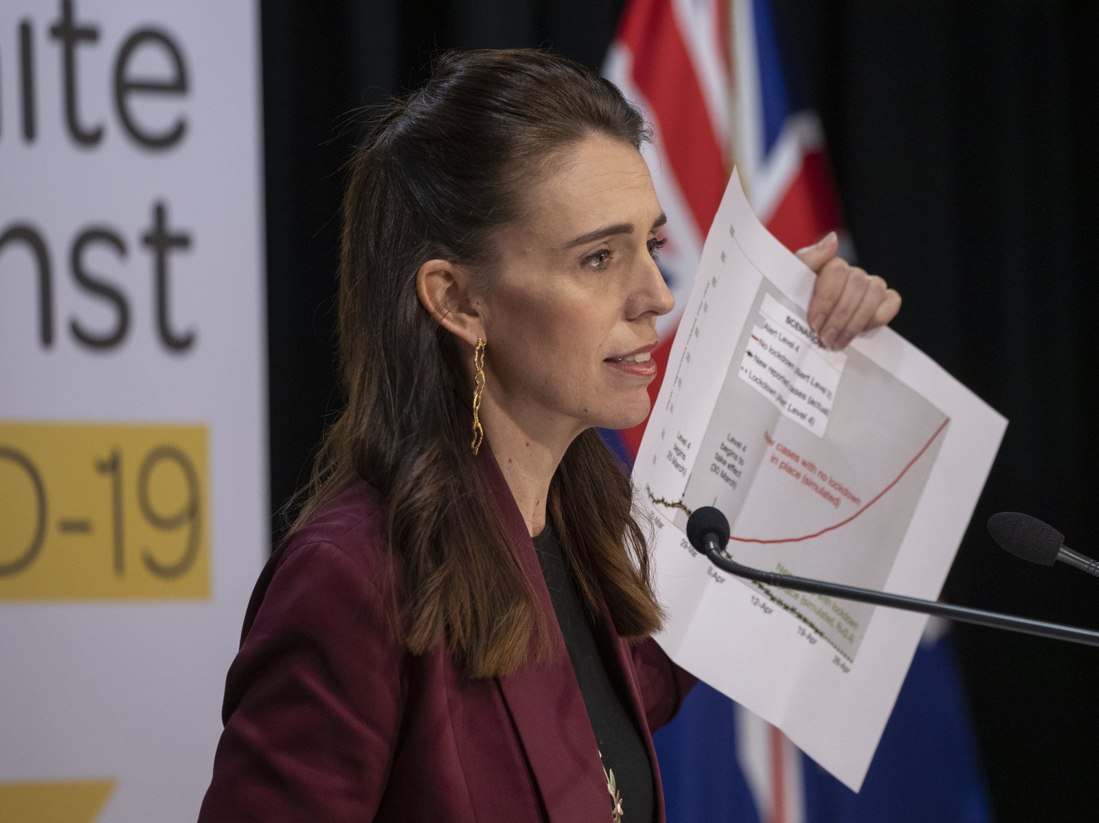 Thủ tướng Jacinda Ardern phát biểu tại Quốc hội ngày 27/4, tuyên bố chiến thắng dịch COVID-19. Ảnh: Getty Images