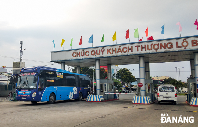 Inter-provincial passenger coaches seen entering and leaving the Da Nang Da Nang Inter-provincial Coach Station but with few passengers