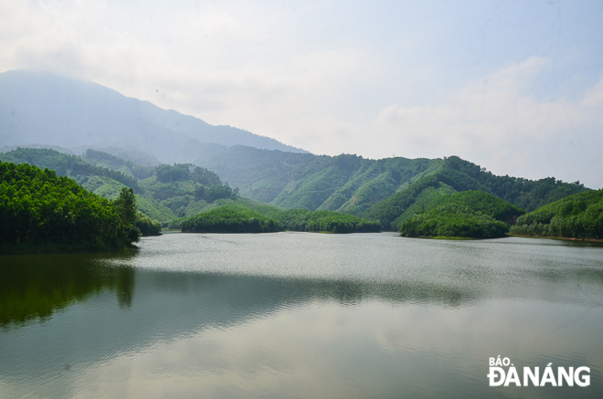 Hồ thủy lợi Hố Cau - Một trong những công trình thủy lợi phát triển nông nghiệp ở Hòa Phú. Ảnh: XUÂN SƠN