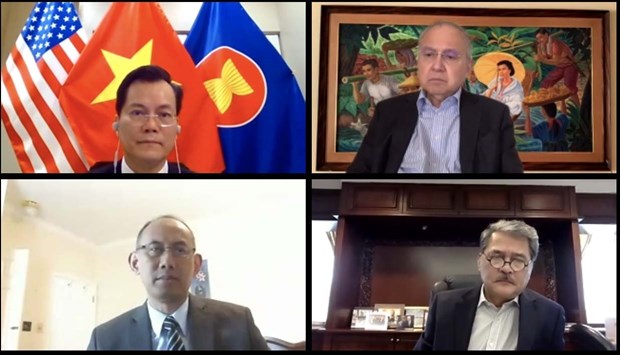 Vietnamese Ambassador to the US Ha Kim Ngoc (upper, left) and other diplomats at the teleconference of the ASEAN Committee in Washington DC (Photo: VNA)