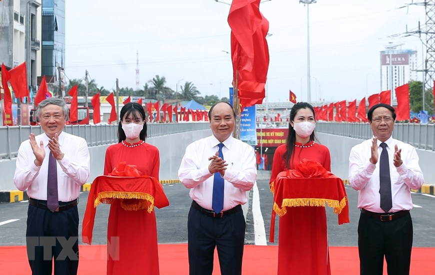 Thủ tướng dự lễ thông xe kỹ thuật nút giao Nam Cầu Bính