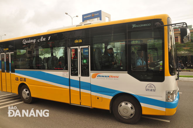 Chuyển đổi thời gian sử dụng vé xe buýt cho học sinh, sinh viên