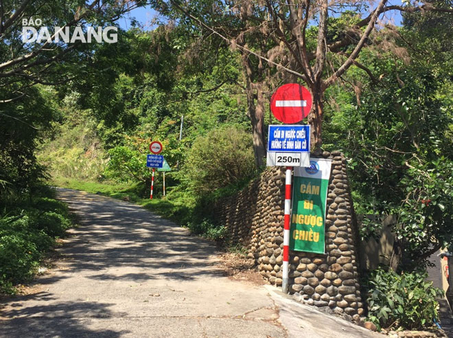 Lắp đặt thêm biển báo đường một chiều trên bán đảo Sơn Trà