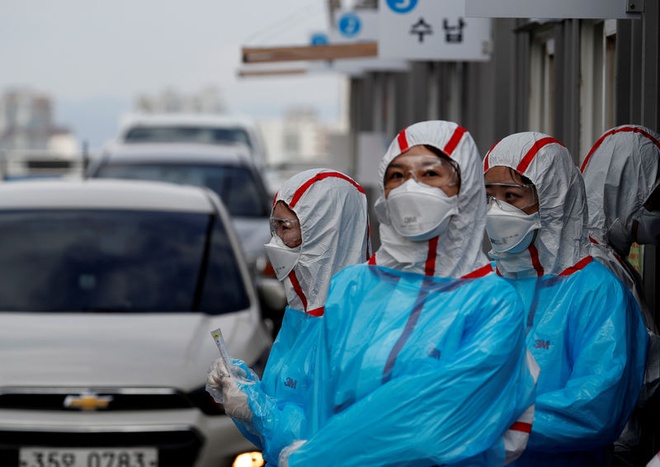 Hàn Quốc chạy đua để kiểm soát ổ dịch mới