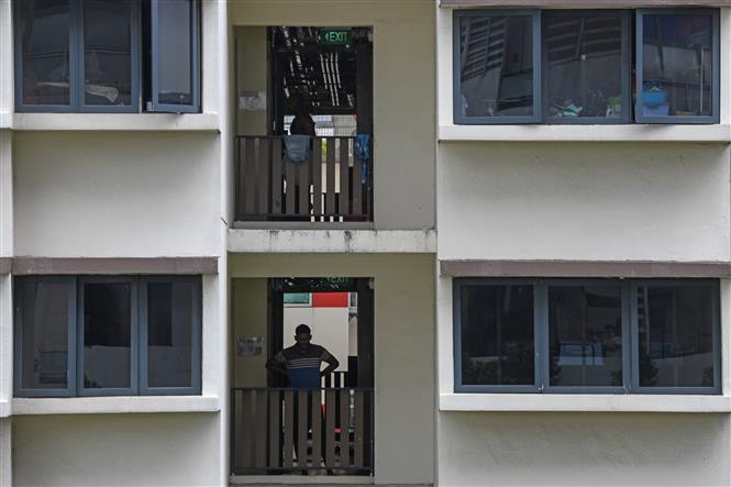 Một khu nhà ở của người lao động nước ngoài tại Singapore ngày 27-4-2020. Ảnh: AFP-TTXVN