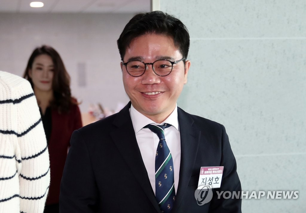 Nhân vật Triêu Tiên đào tẩu Ji Seong-ho xuất hiện trước báo giới ngày 12/3/2020. Ảnh: Yonhap