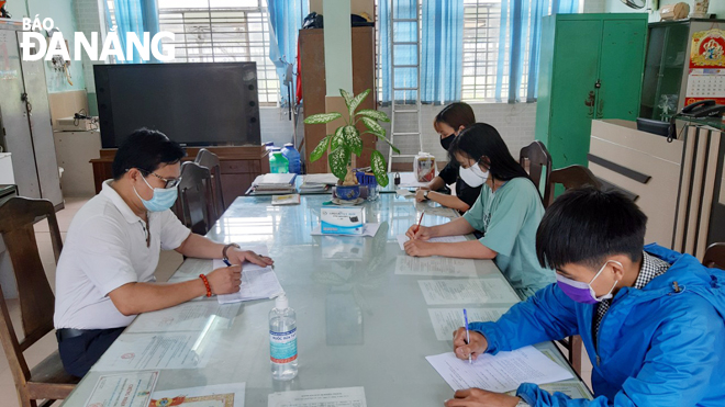 Trường Đại học Sư phạm Kỹ thuật - Đại học Đà Nẵng (ĐHĐN) tiến hành khai y tế đối với sinh viên. Ảnh: NGỌC HÀ 
