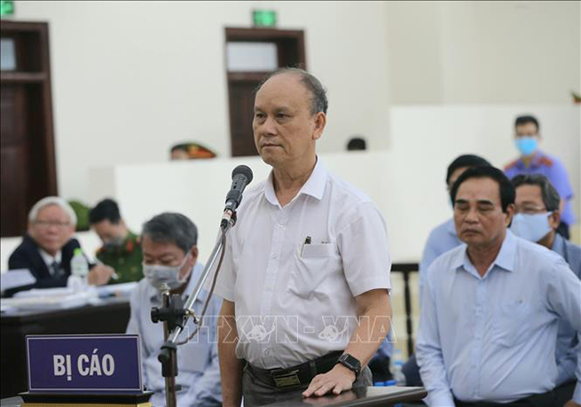  Bị cáo Trần Văn Minh, cựu Chủ tịch UBND thành phố Đà Nẵng khai báo trước tòa.