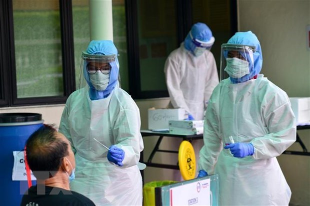 Taking samples for Covid-19 tests in Damansara, Malaysia (Source: xinhua/VNA)