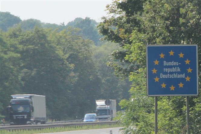 Biển báo biên giới đi vào lãnh thổ CHLB Đức từ Cộng hòa Czech. Ảnh: Mạnh Hùng – P-v TTXVN tại Đức