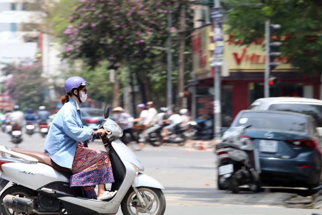 Hà Nội và Đà Nẵng nắng nóng với nền nhiệt độ cao nhất phổ biến 35-37 độ C.