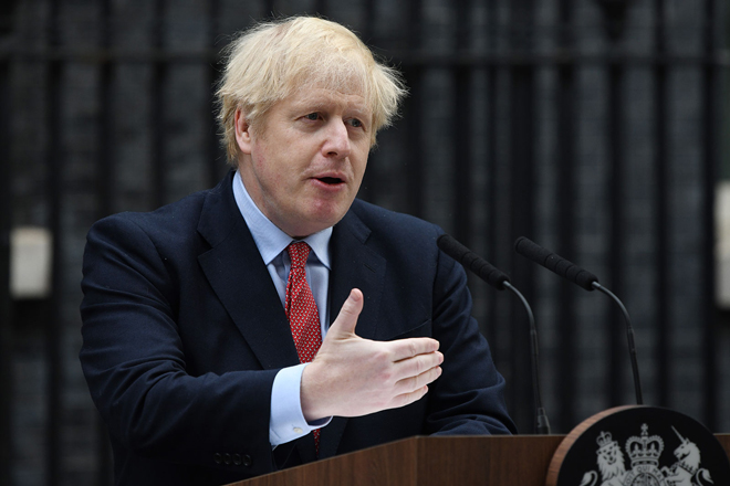 Số người tử vong do Covid-19 tại Anh vượt mốc 32.000 người, tạo ra áp lực lớn cho Thủ tướng Boris Johnson trong việc xử lý khủng hoảng dịch bệnh. 									Ảnh: Getty Images