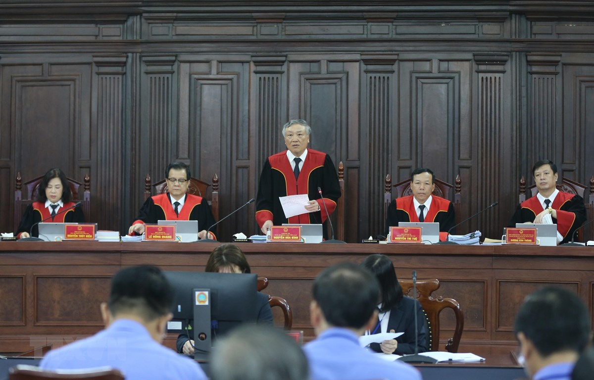 Chánh án Tòa án nhân dân Tối cao Nguyễn Hòa Bình, Chủ tọa phiên tòa phát biểu khai mạc phiên xét xử. (Ảnh: Doãn Tấn/TTXVN)