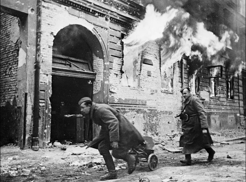 Hồng quân Liên Xô ở Berlin trong trận chiến cuối cùng để kết thúc chế độ phát xít Đức vào năm 1945. (Nguồn: Sputnik)