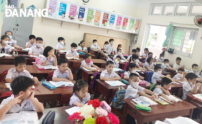 Hầu hết các trường tiểu học đều chọn phương án học bán trú nhằm giảm áp lực cho học sinh về kiến thức. (Ảnh chụp tại Trường tiểu học Lê Lai, quận Hải Châu)Ảnh: NGỌC PHÚ