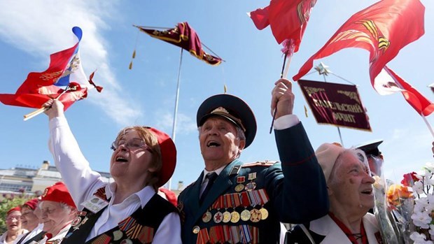 Russian veterans and people rejoice in the celebration day (Photo:  Moscow News Agency)