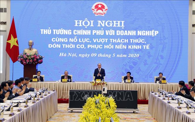 Thủ tướng Nguyễn Xuân Phúc và các Phó Thủ tướng chủ trì hội nghị tại điểm cầu Hà Nội. Ảnh: Thống Nhất/TTXVN.